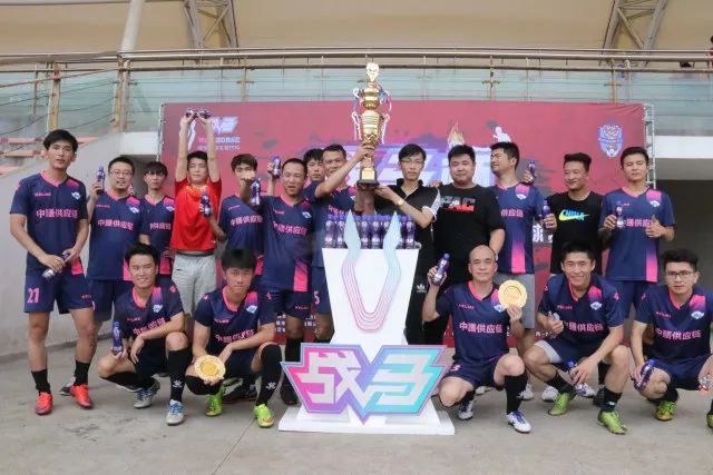 罗马诺：不莱梅签下18岁美国中卫哈穆达，合同期至2031年